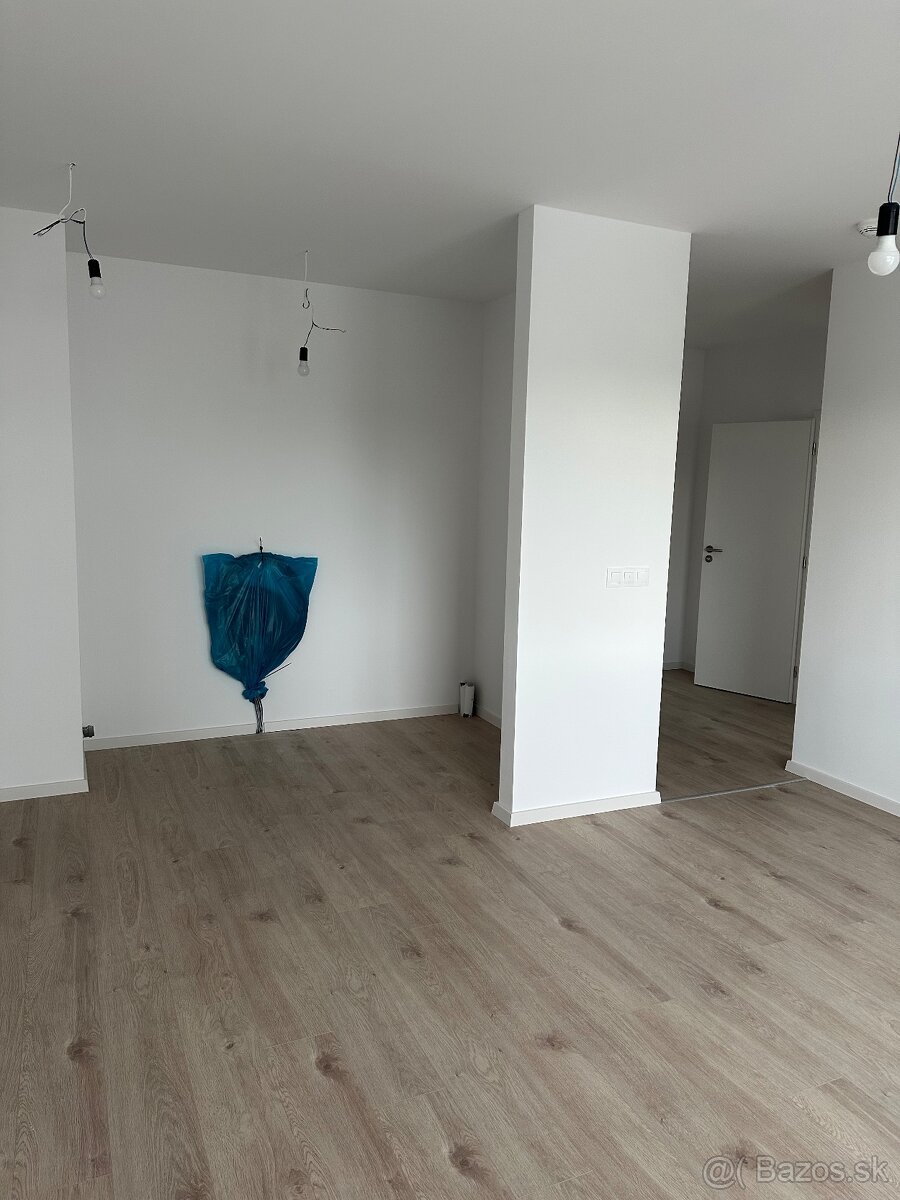 Moderný 2-izbový apartmán s balkónom – Ovocné sady, Ružinov