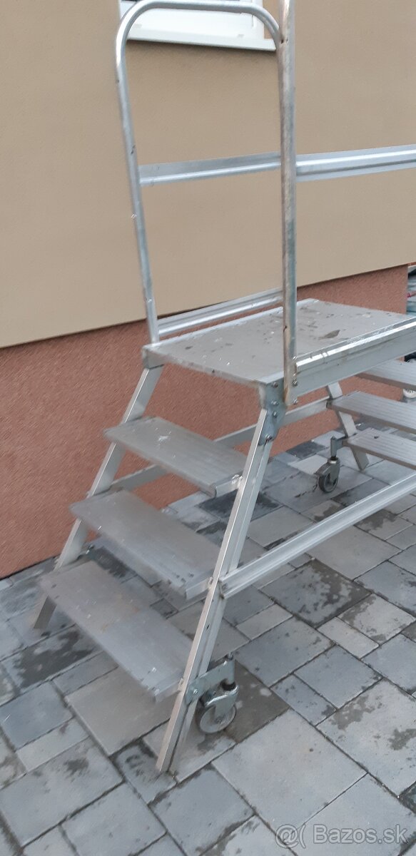 Predám posuvné schodište