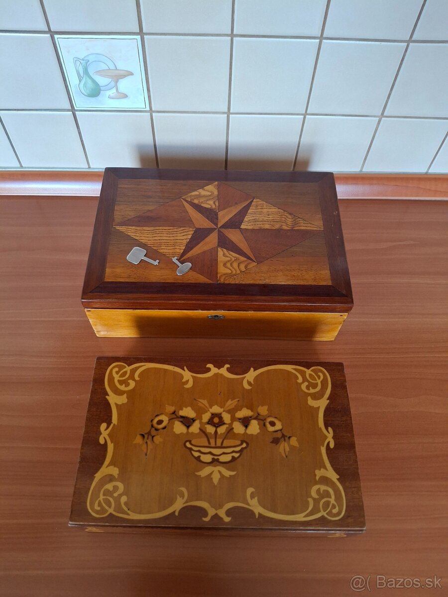 Starozitna sperkovnica intarzia