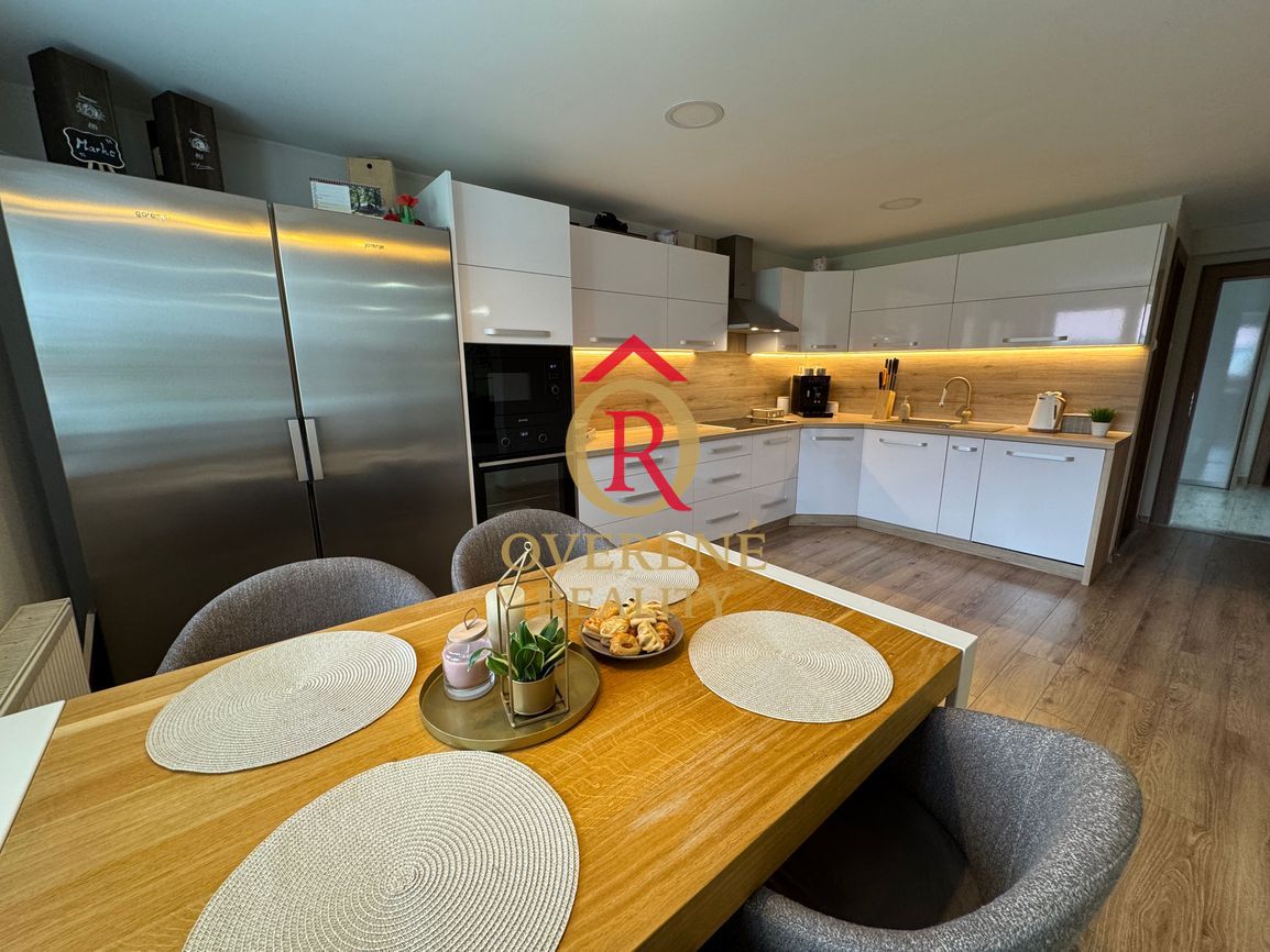 NA PREDAJ : Luxusný, kompletne zariadený rodinný dom – Ivach