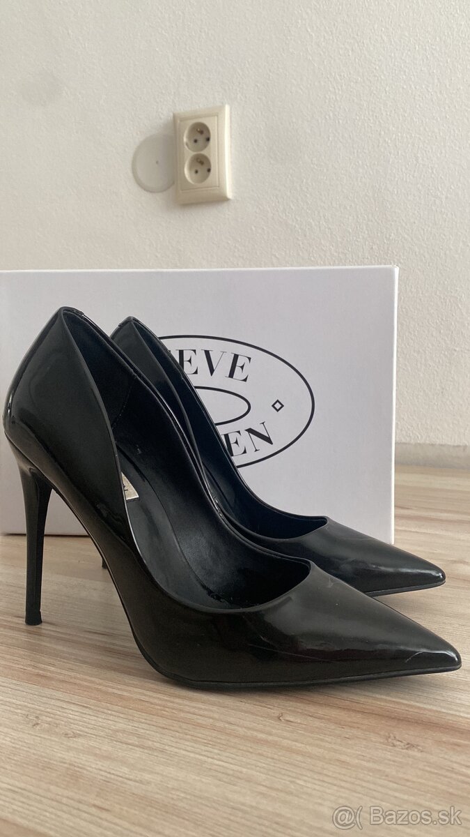 Lodicky Steve Madden c. 38