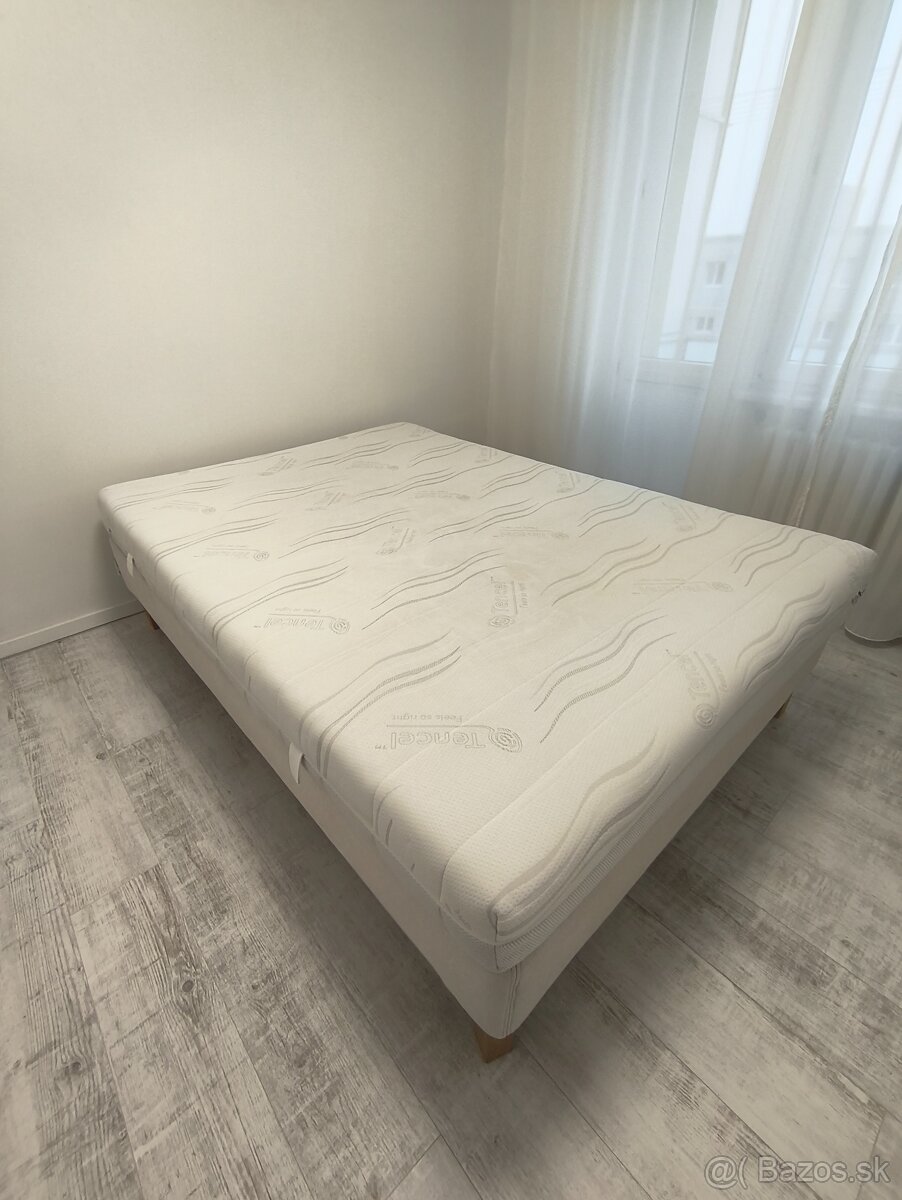 Rám postele s matracom