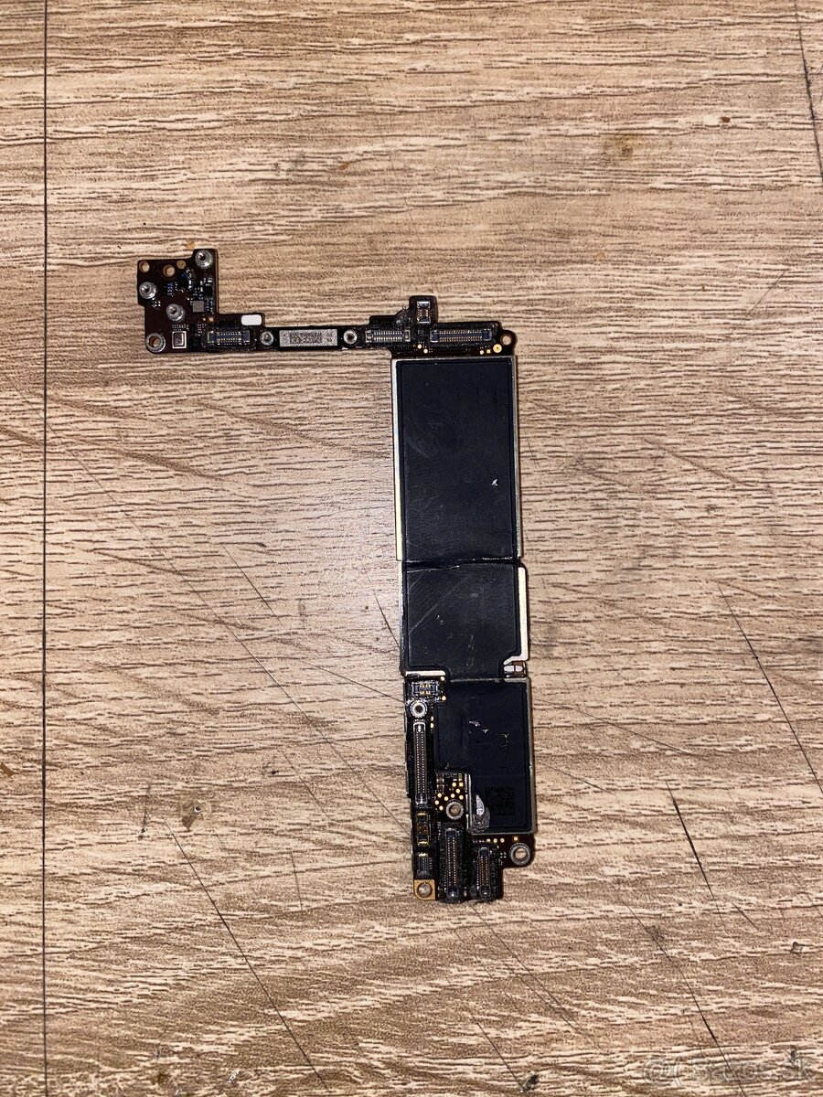 Základná doska iPhone 8