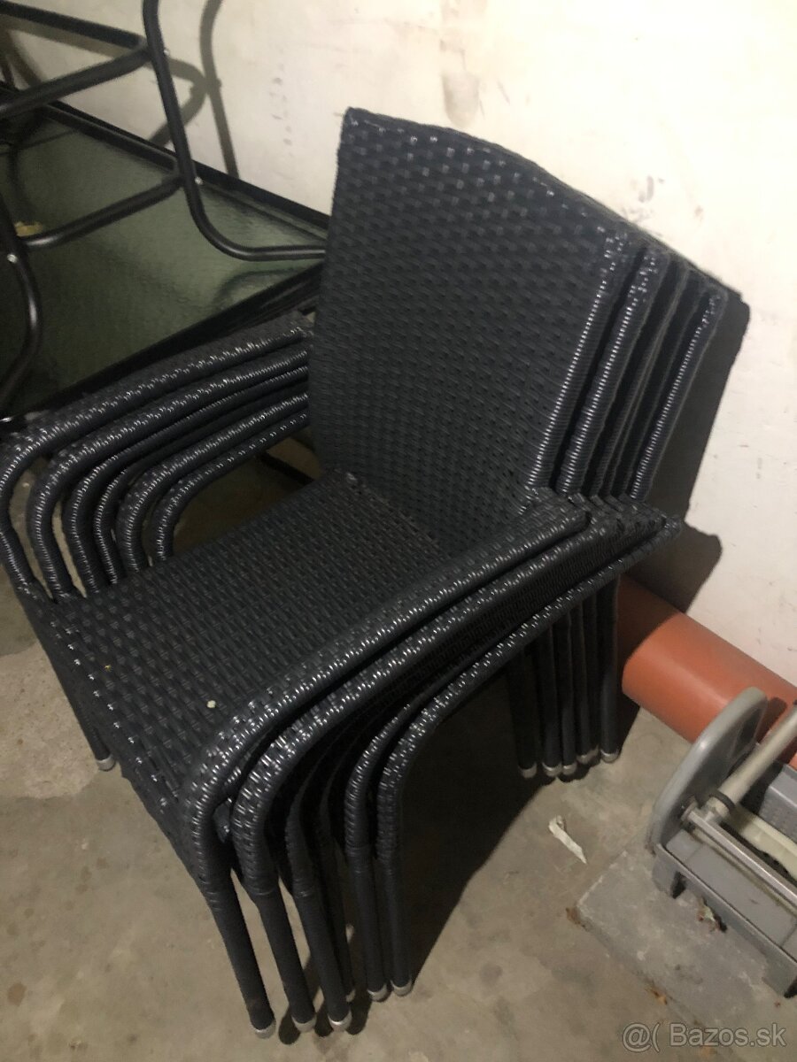 Ratanove kresla stoličky