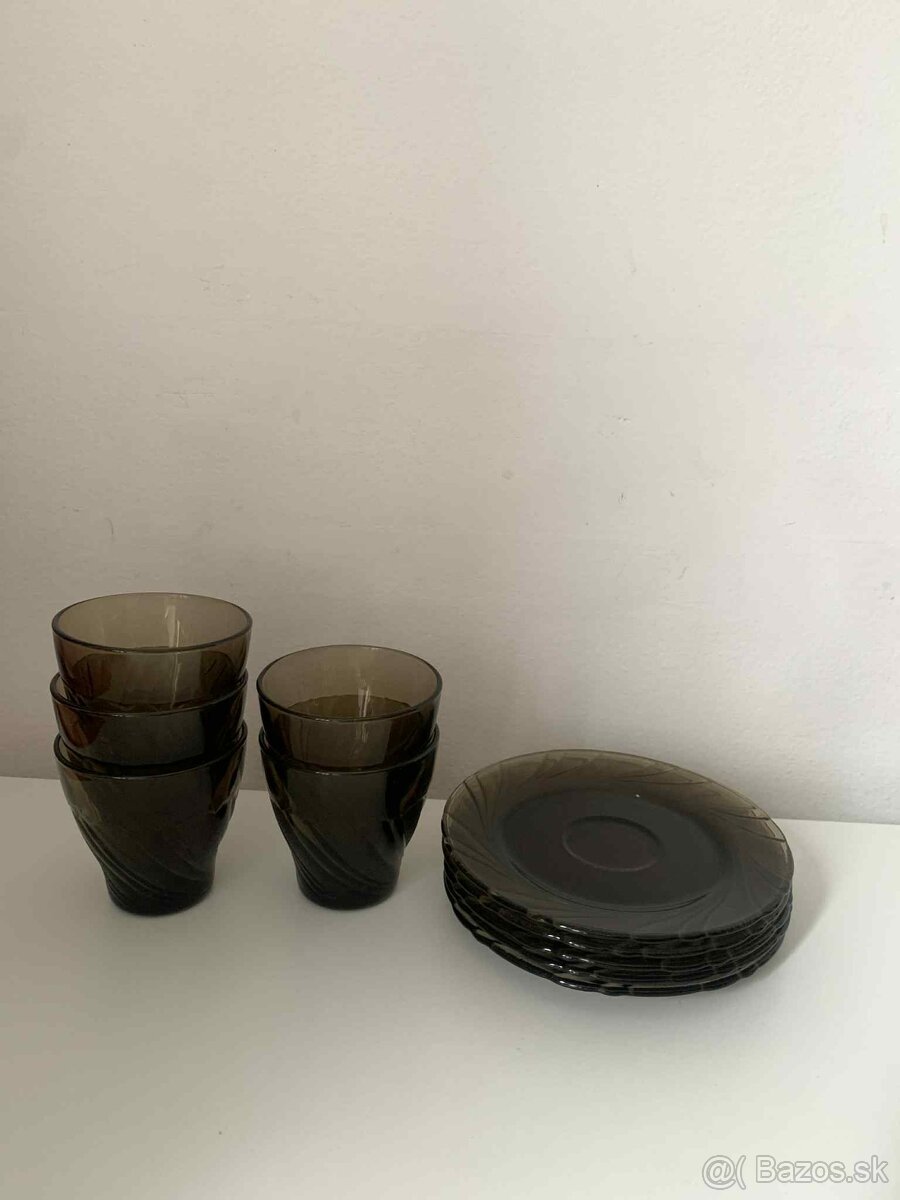 Kuchynský riad sada z hnedého skla