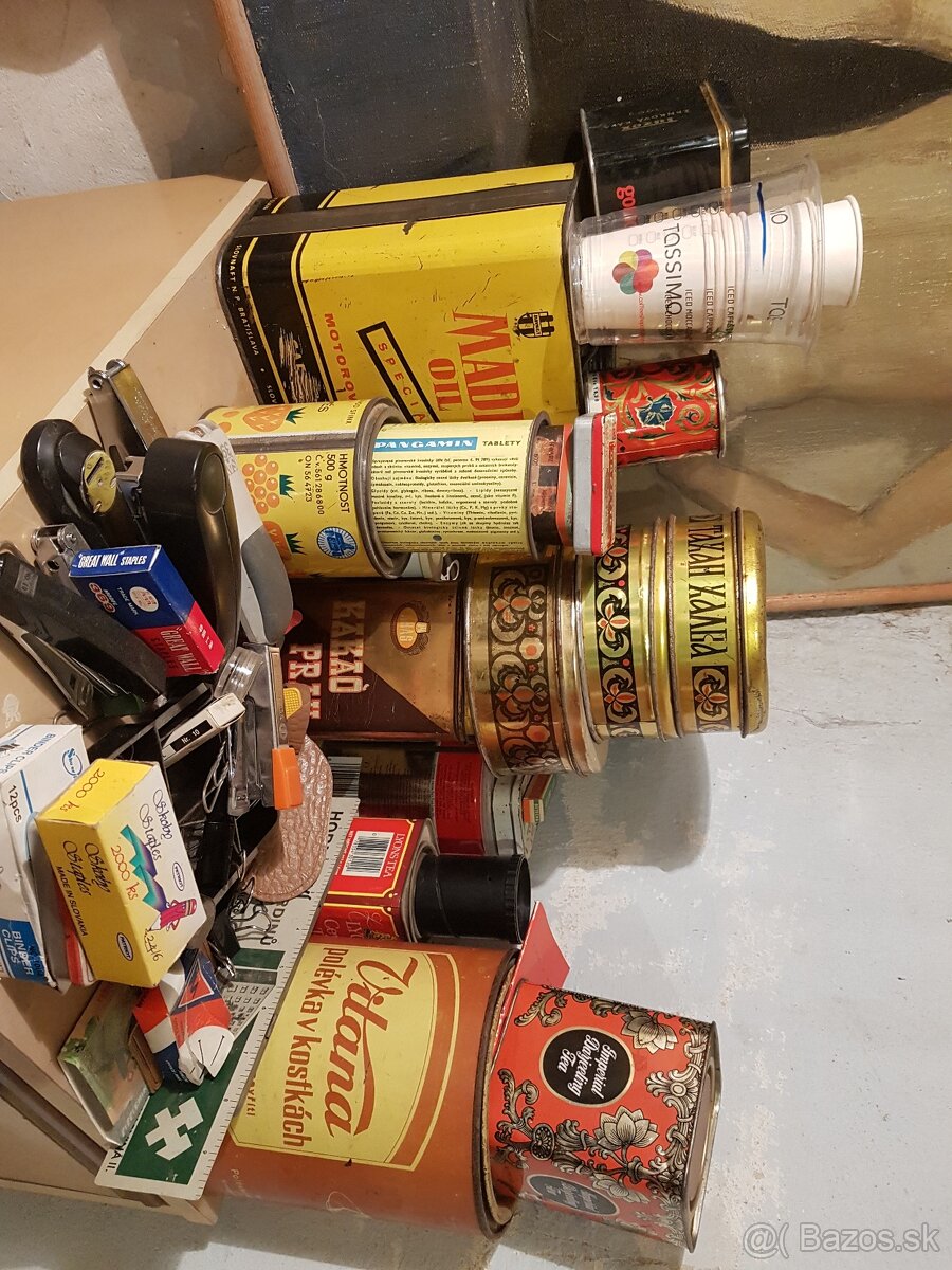 predam stare zapalkove krabicky igelitky, plechove krabicky