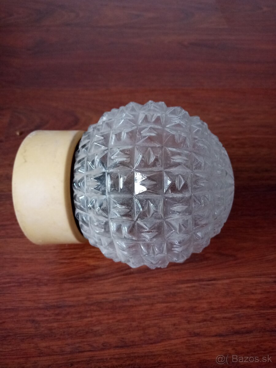 Predám stropné / nástenné svietidlo.