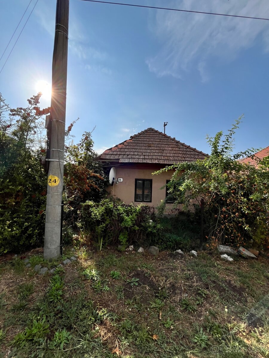 Stary dom s velkym pozemkom Beladice-Malé Chrašťany