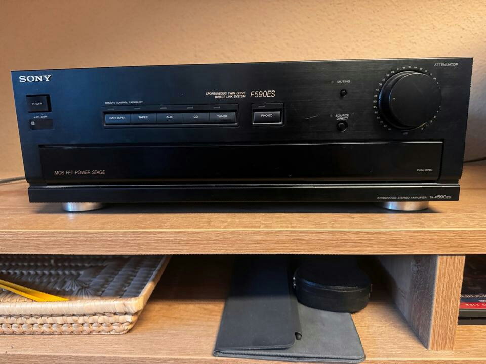 High-end zosilnovac Sony trieda ES