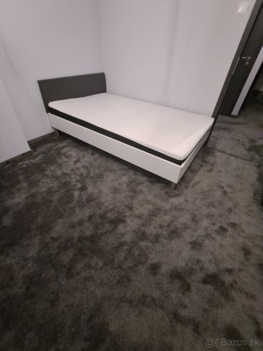 Biela posteľ s matracom,nová