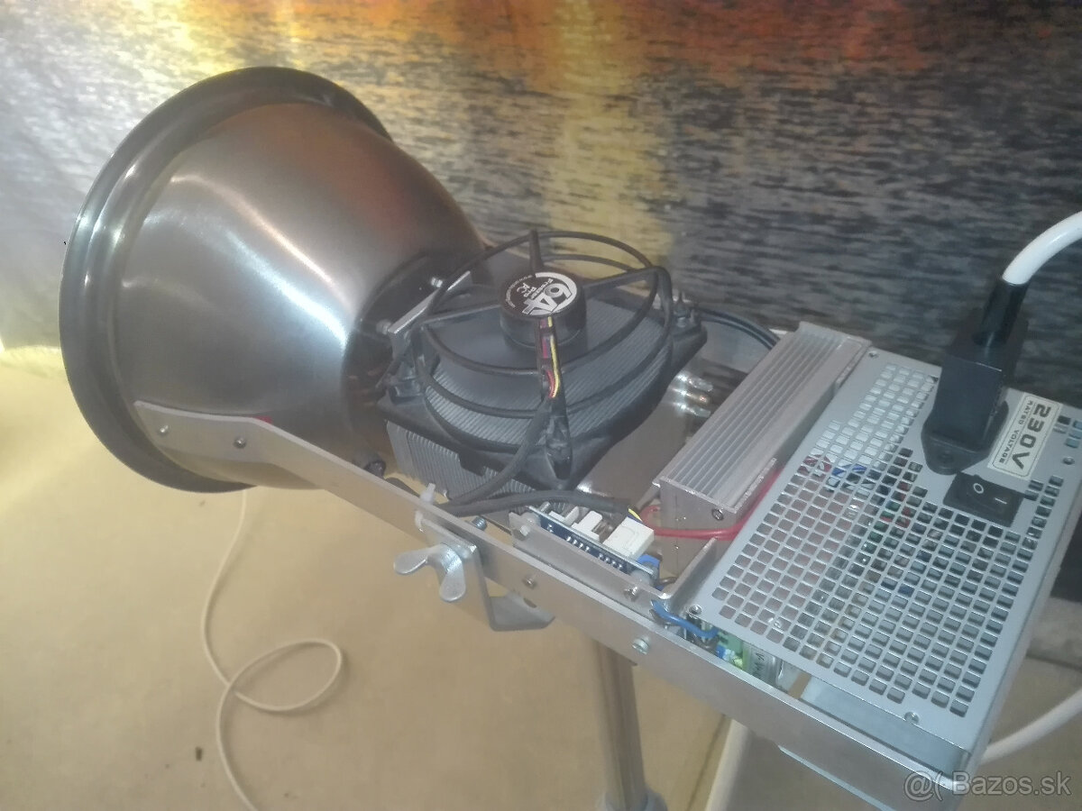 Špeciálny LED 100W svetlomet