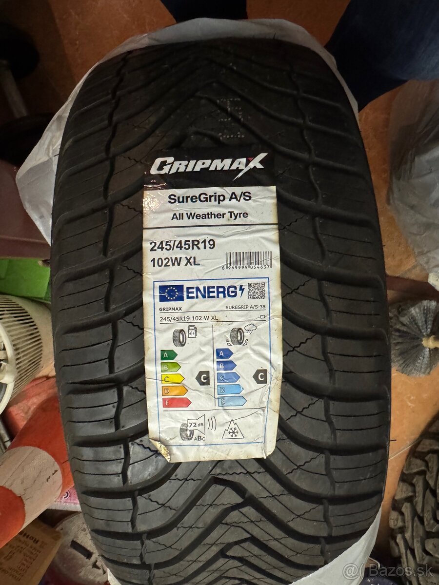 Predam nove pneu 245/45 R19