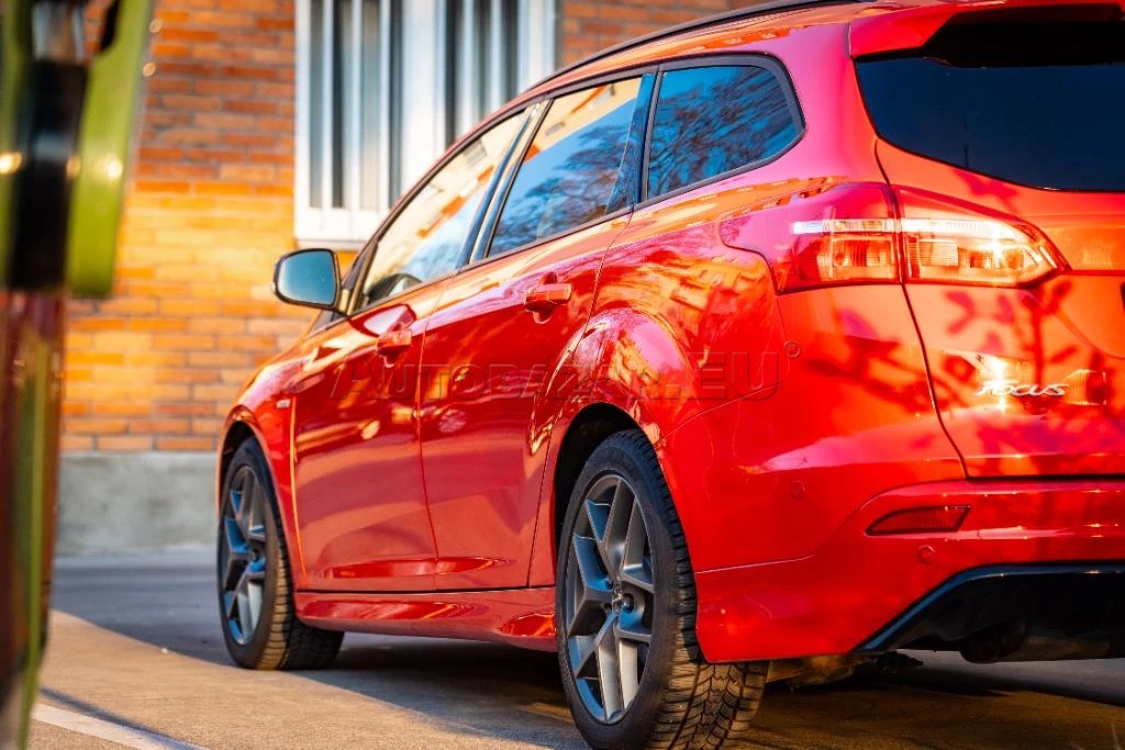 Ford Focus Kombi STL 1.5EB 182k A6 Red & Black Edition 2018