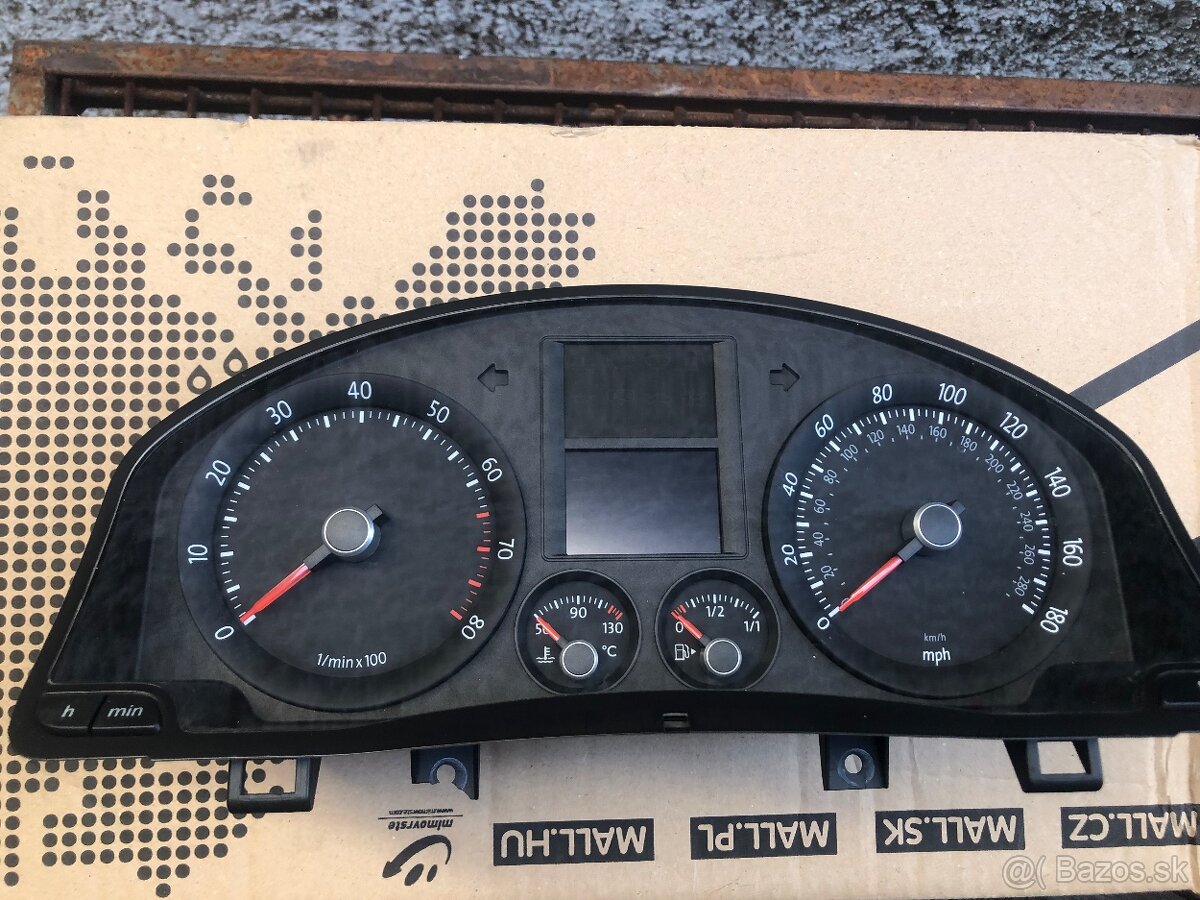 VW Golf 5 budiky