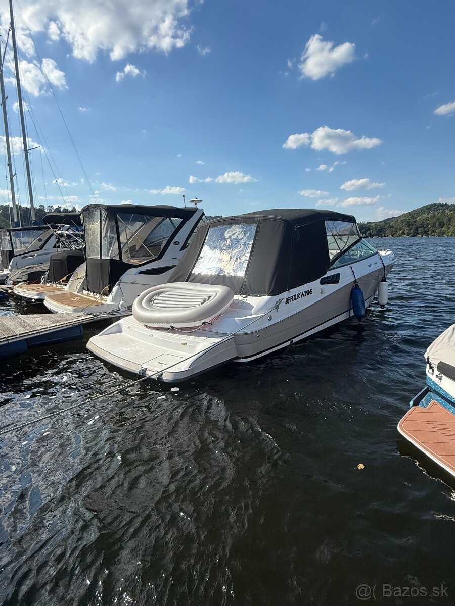 Motorový člun FourWinns 285 top záruka
