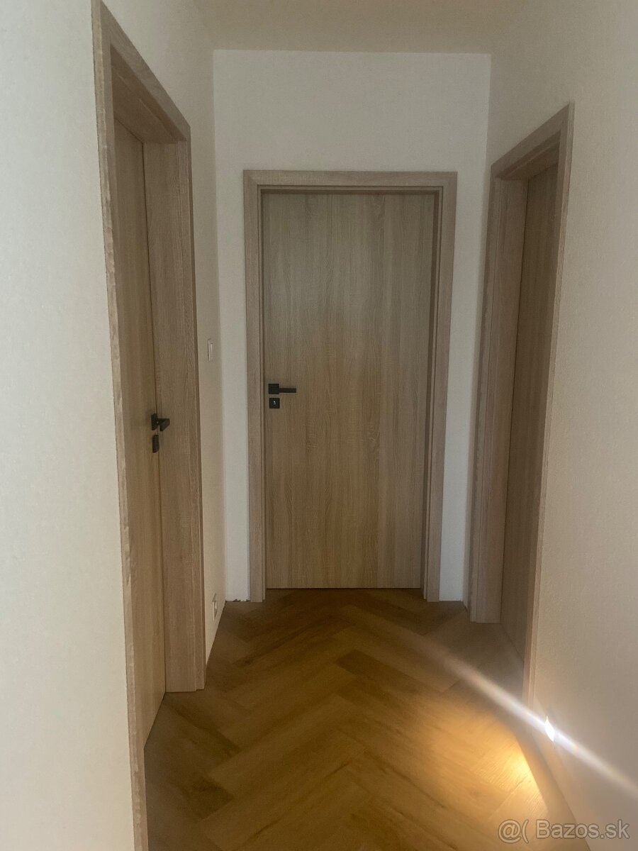 Interiérové dvere + čierne kľučky
