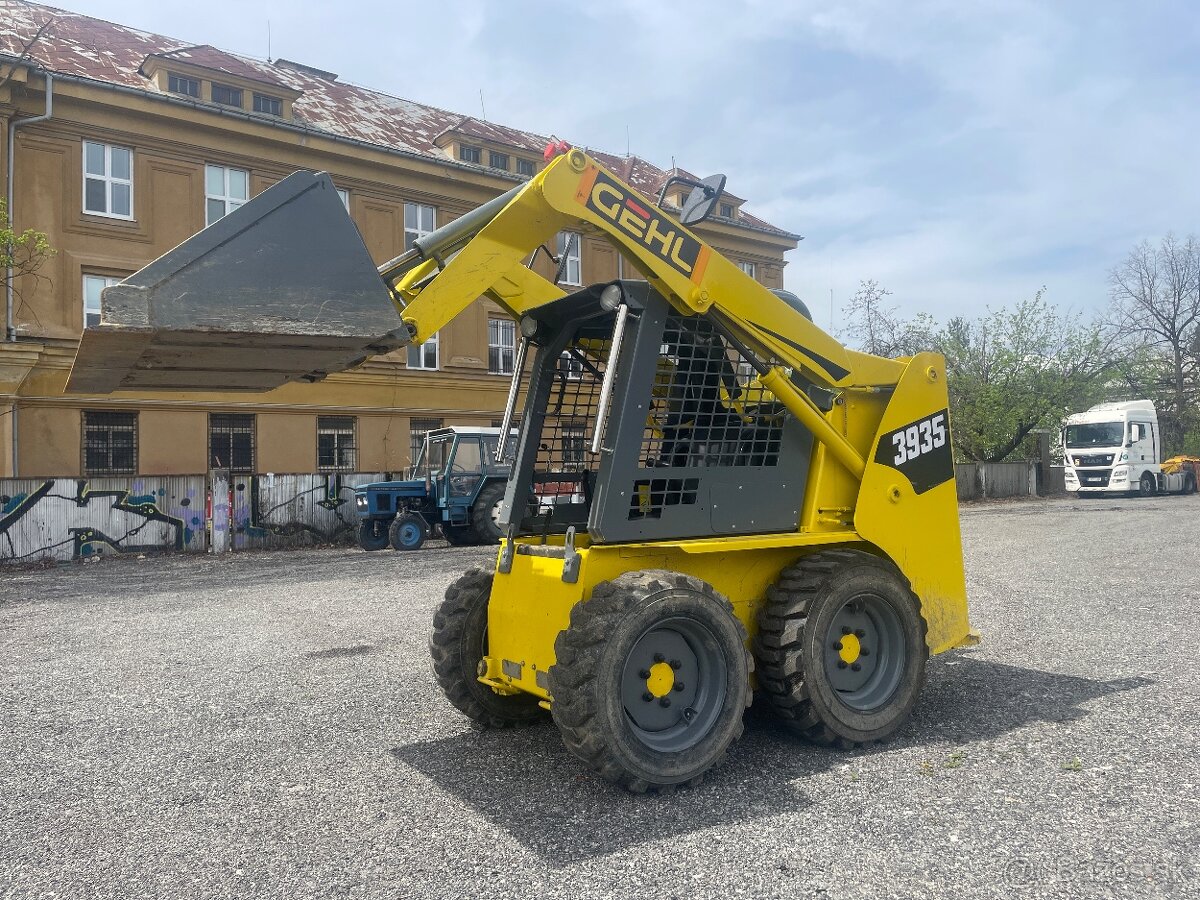 Predám šmykom riadený nakladač (UNC) značky GEHL 3935