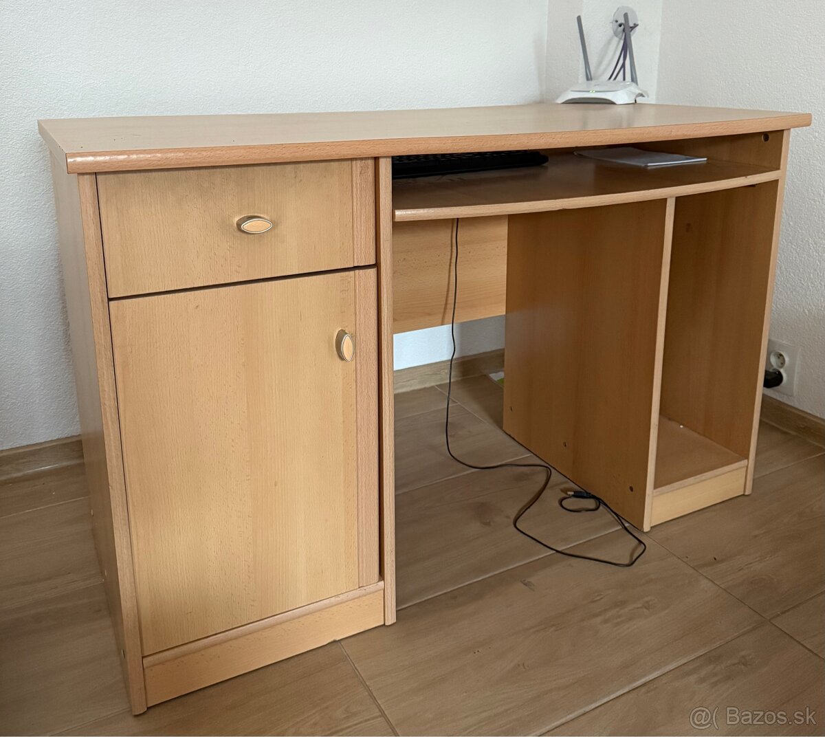 Počítačový stôl