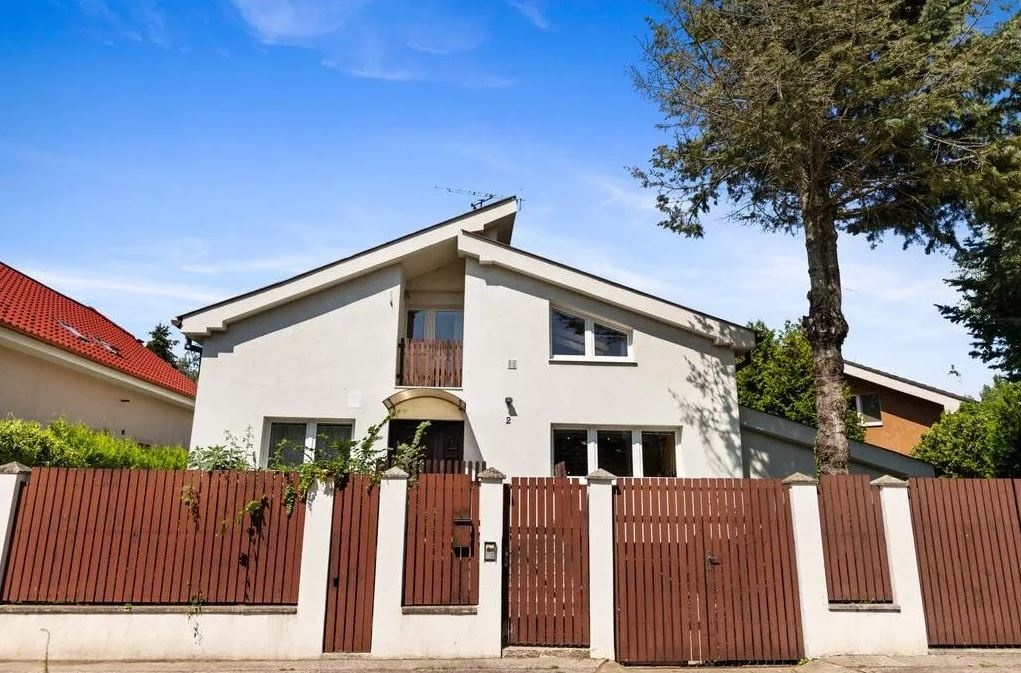 PRIESTRANNÝ 7 IZB.RD AJ AKO 2-GENERAĆNÉ BÝVANIE