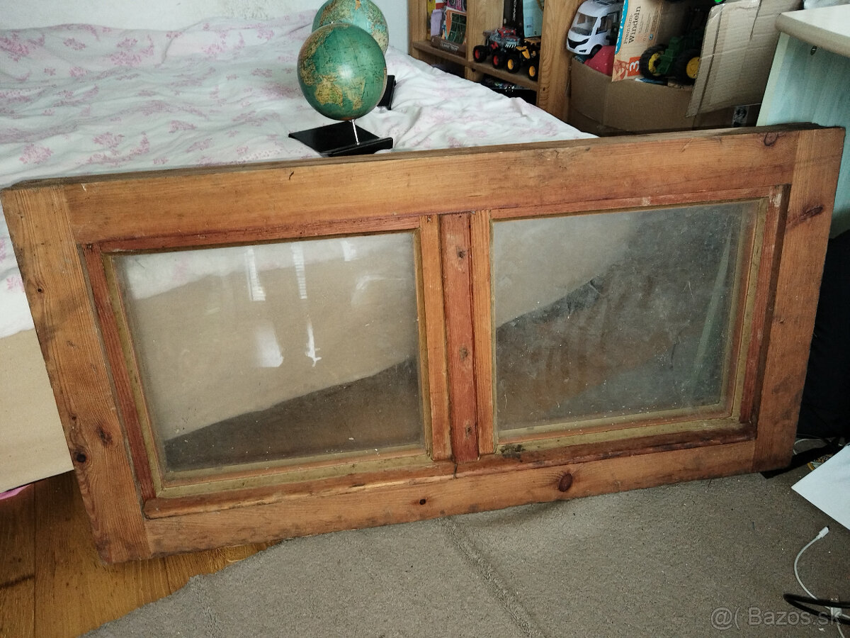 drevené okno pivnica