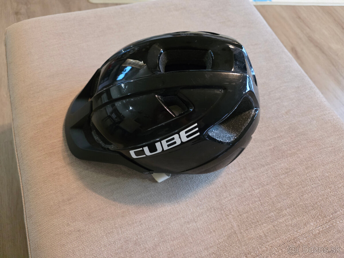 Cyklistická prilba Cube