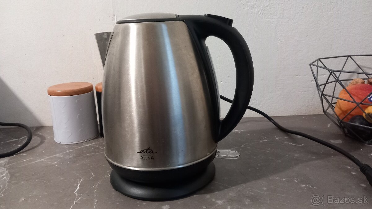 Rychlovarná kanvica s reguláciou teploty