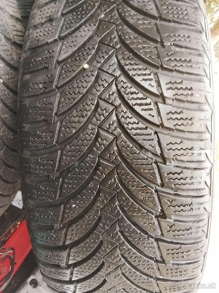 Predám zimné pneumatiky 215/60 R16