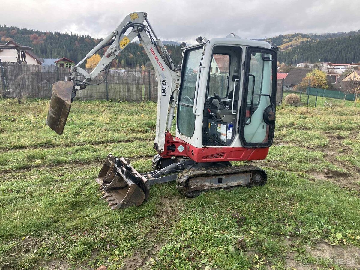 Takeuchi TB216 V4 najvyššia výbava naklapacia hlavica