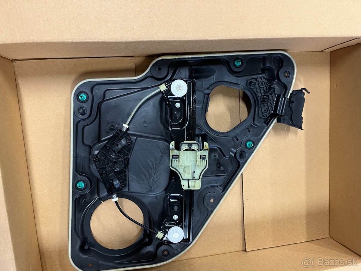 Grand Cherokee WK 2011-2022 panel do lavych zadnych dveri