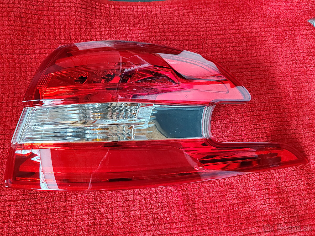 Predám nové pravé zadné svetlo na Peugeot 308, 308SW