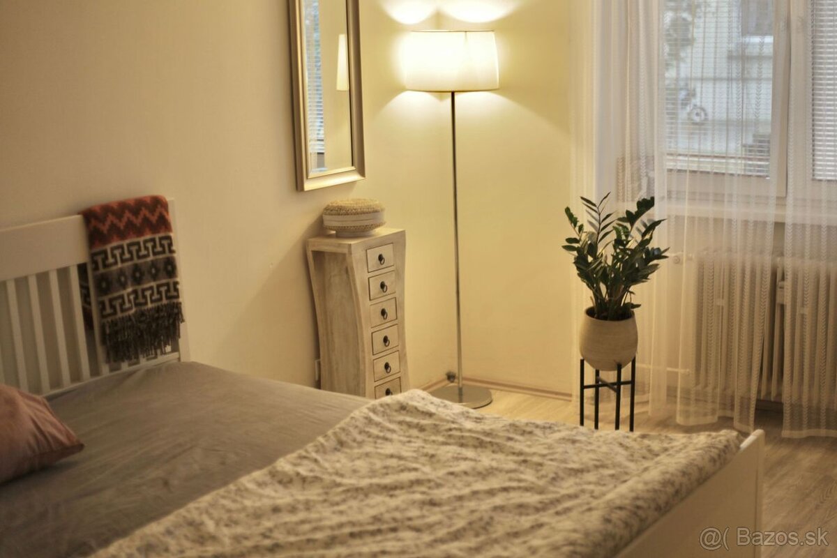 Štýlový 2-izbový byt na prenájom v srdci Ružinova – Ružová d