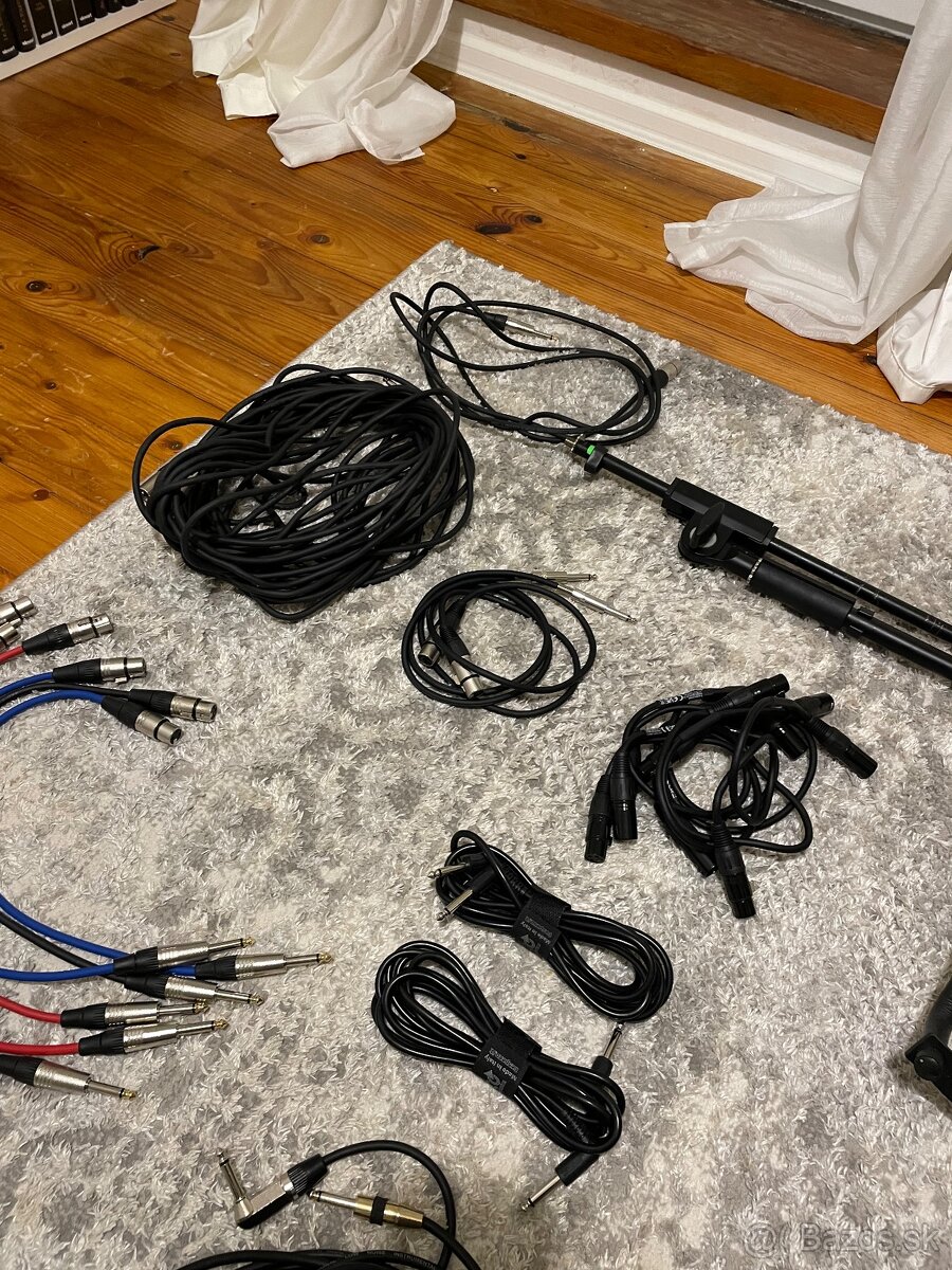 Káble/veci zo skúšobne