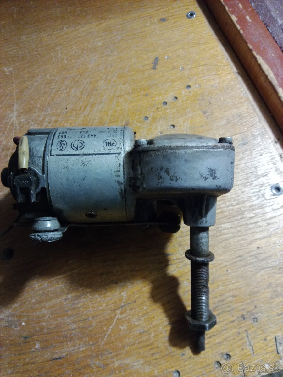 Motorček stieračov V3S