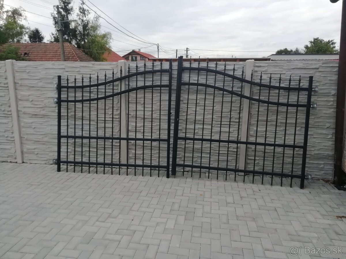 Kovaná brána pozink + farba