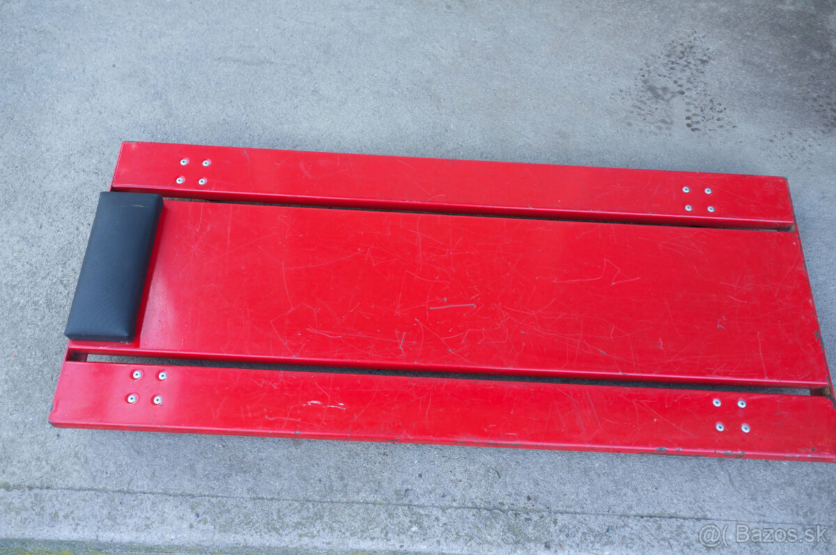 Dielenské lehátko pod kamión