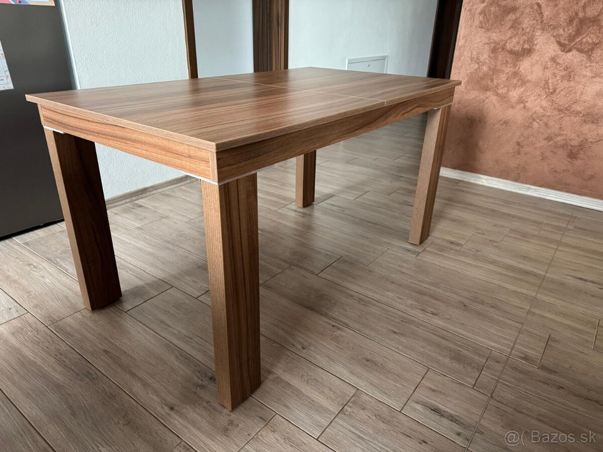 Predám rozkladací jedálenský stôl 140/190 x 80 cm