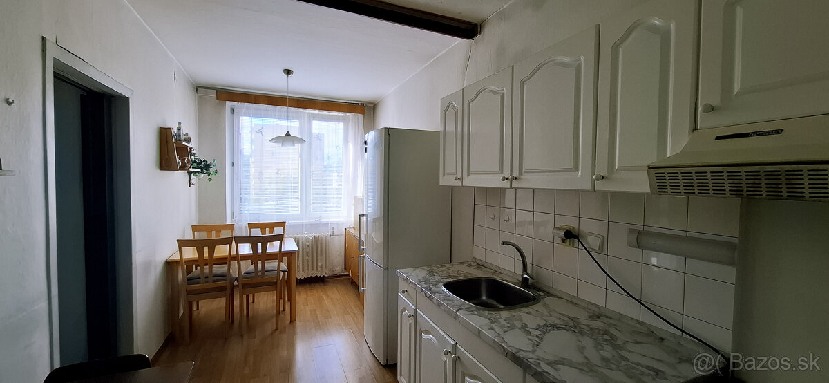 Ponúkame na predaj trojizbový byt v Trenčíne na Sihoti