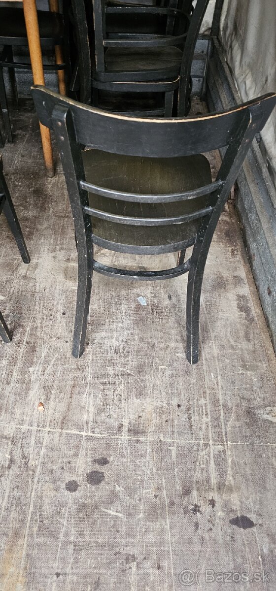 Predam drevene stoličky