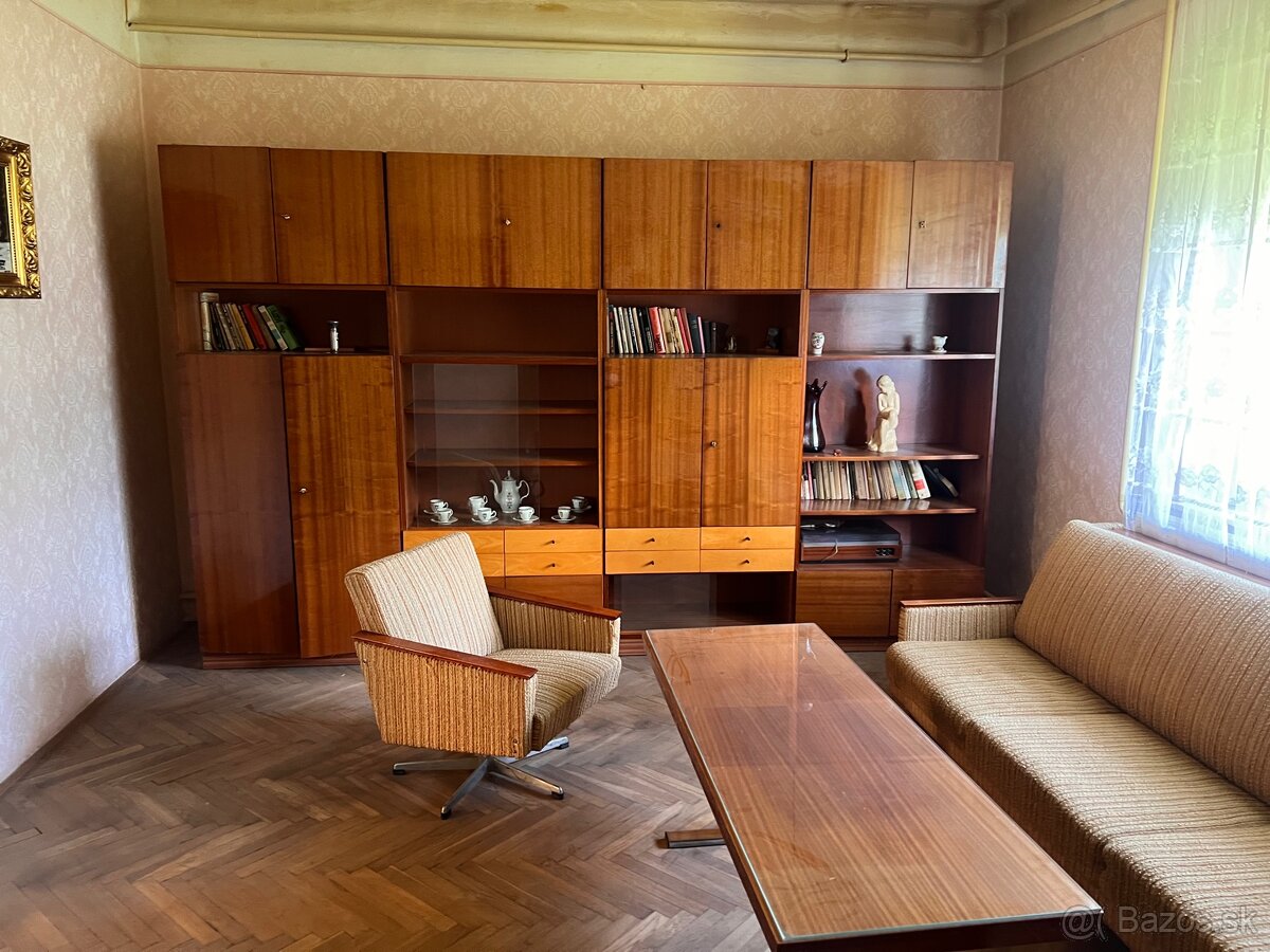 starožitný nábytok