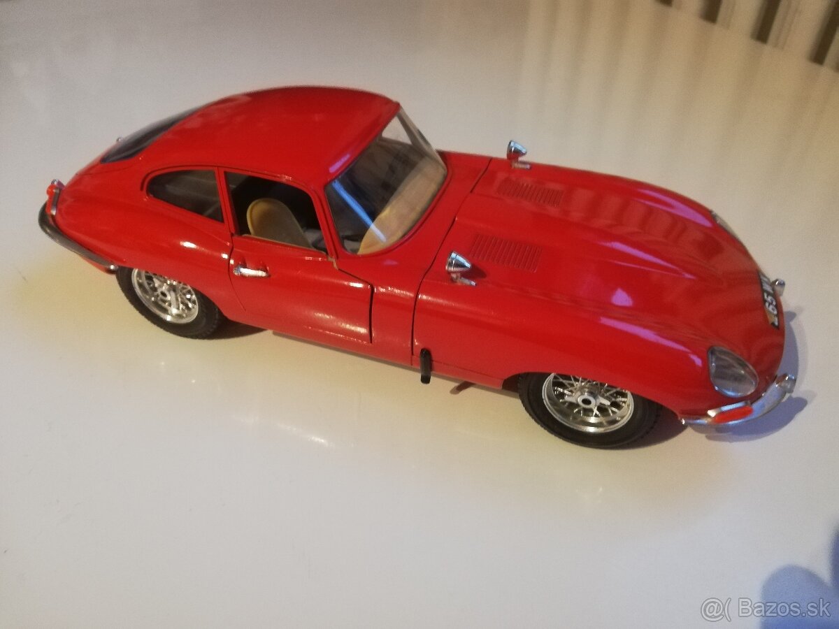1:18 Jaguar E-type 1961 Bburago coupe cervena