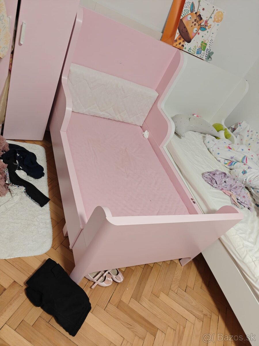 Rastúca postel IKEA Busunge