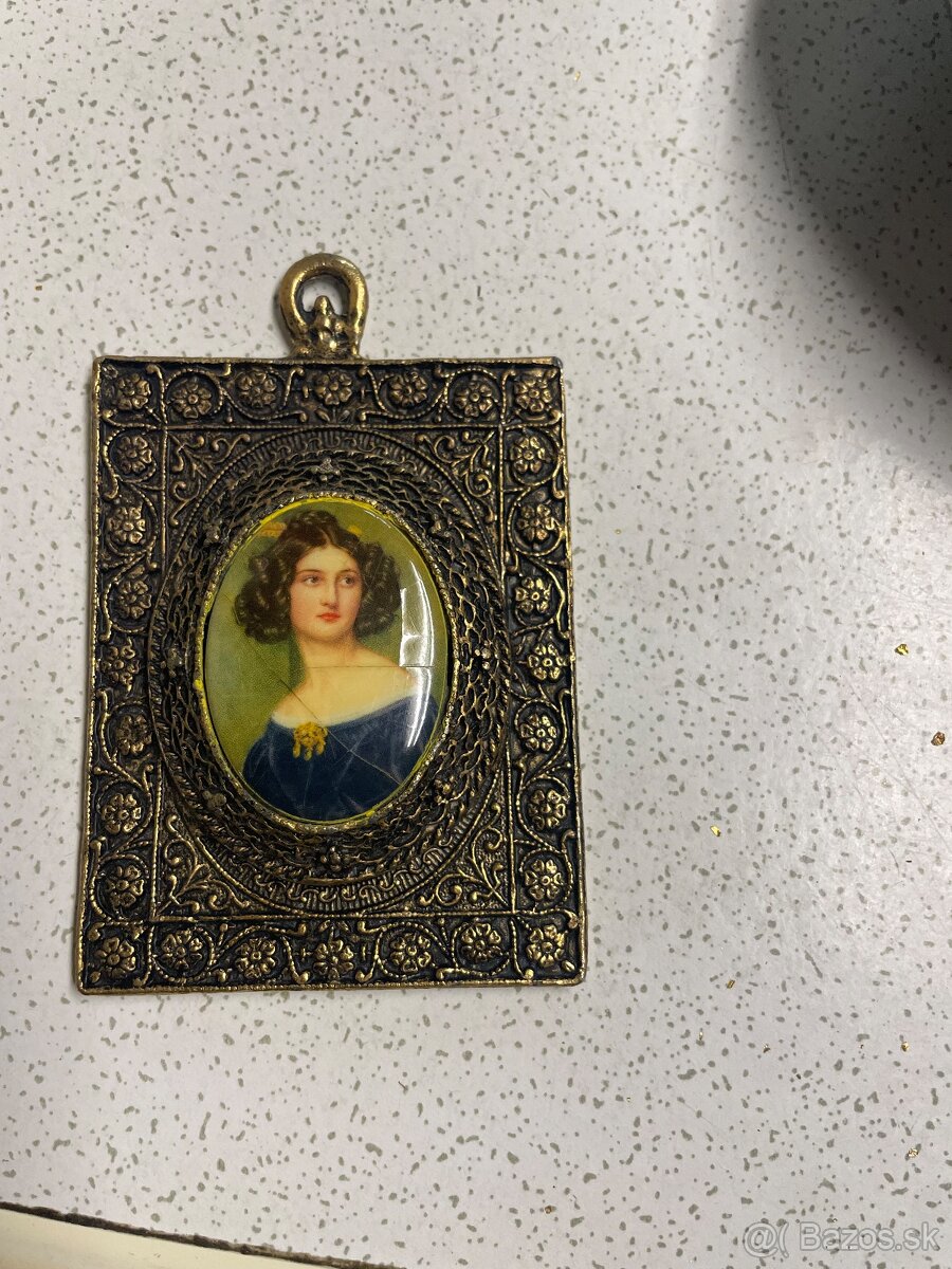 Zarámovany prívesok