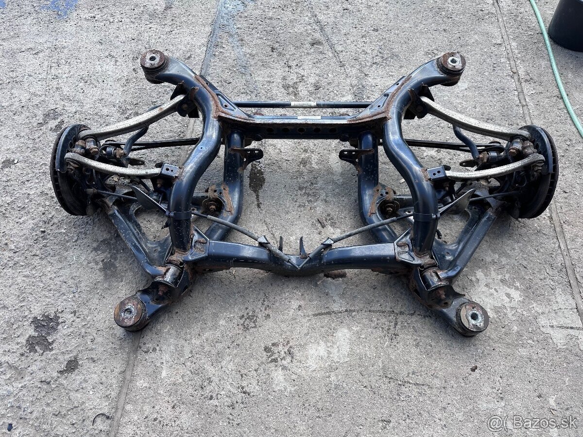 VW Touareg zadna naprava