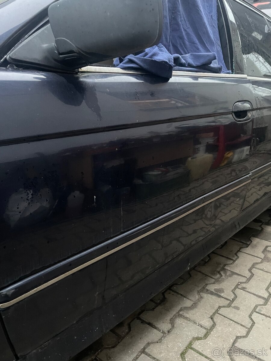 BMW diely e39 dvere Touring orientblau