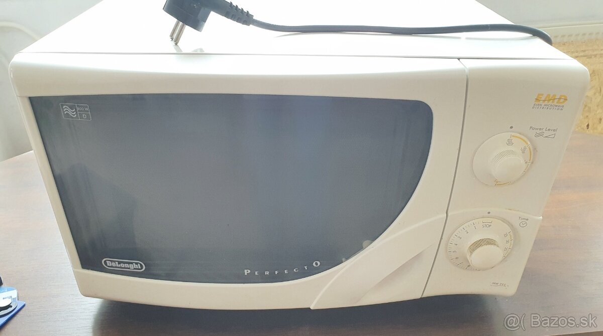 Mikrovlnka DeLonghi