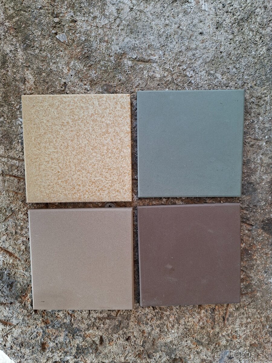 Lacno predám dlaždice 10x10 cm.