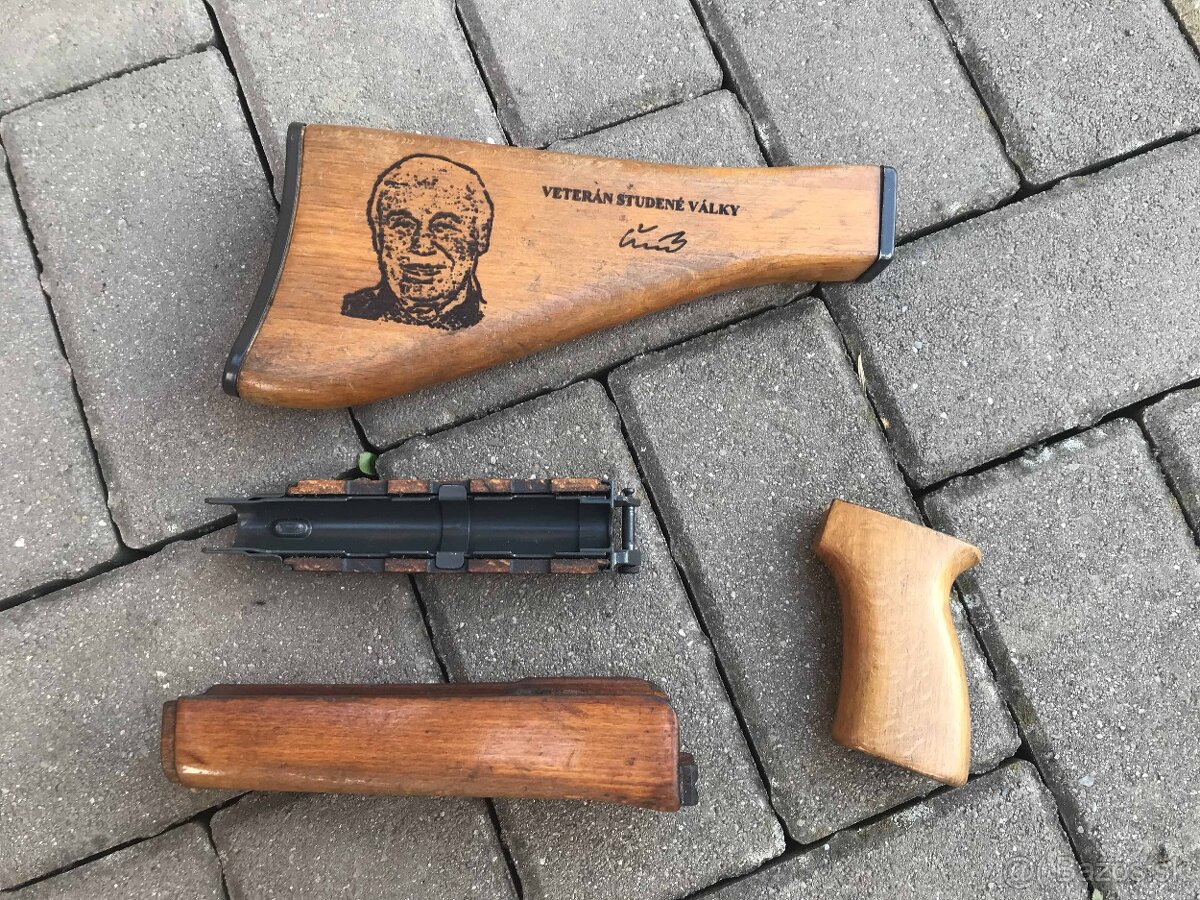 Drevené pažbenie Sa vz.58