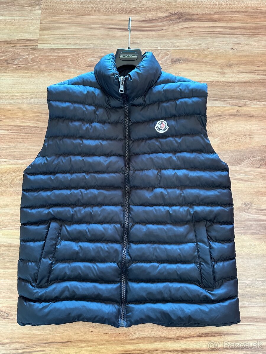 Vesta Moncler