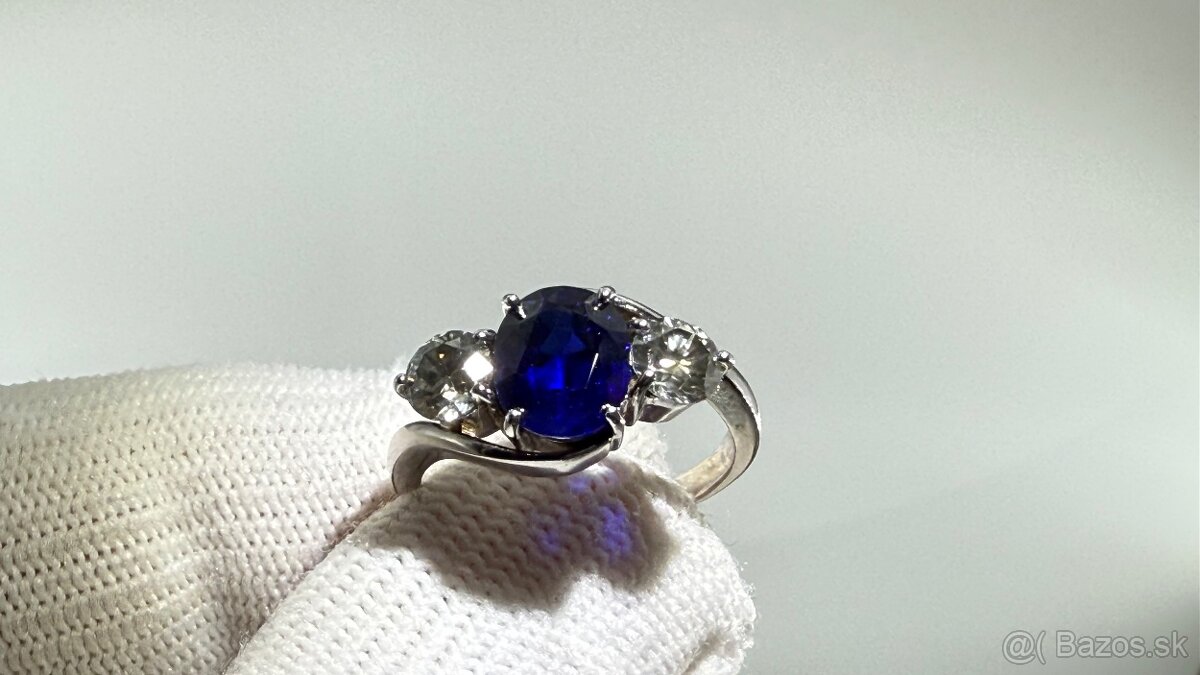 Zafirovy prsteň s diamantami z bieleho zlata 18k