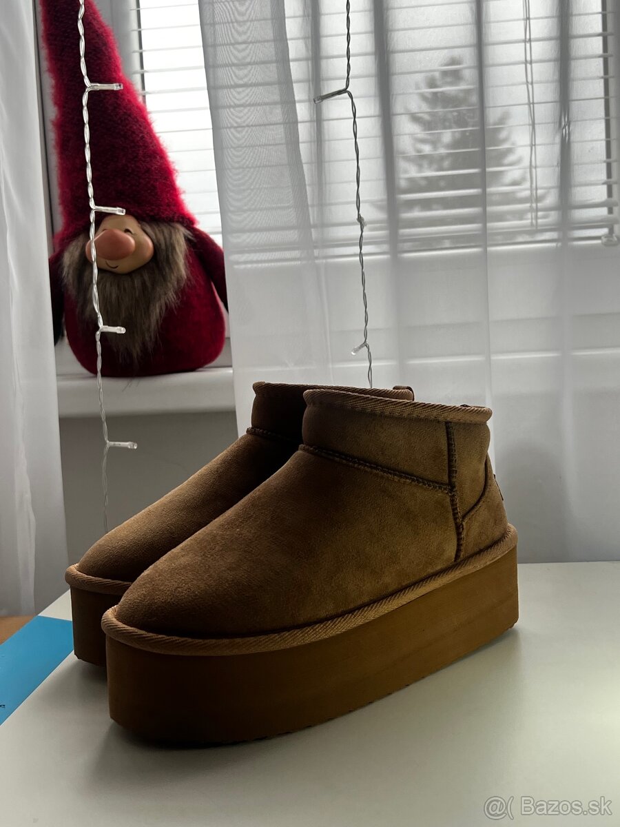 Béžové UGG čižmy